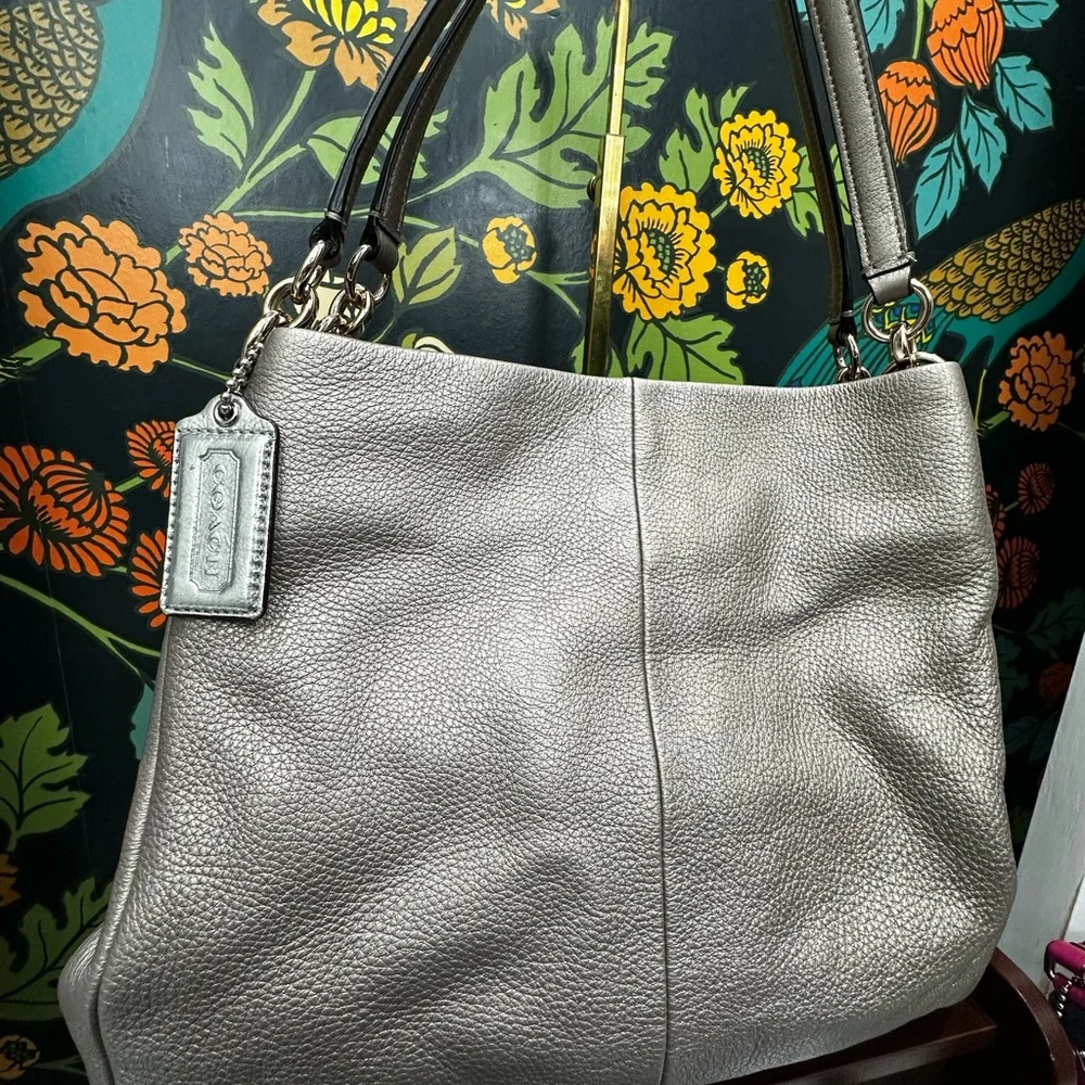 Coach Pebbled Leather Shoulder Tote – Silver Metallic – F35723 with COA